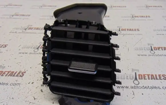 Toyota Previa (XR30, XR40) II Dash center air vent grill 5568628050