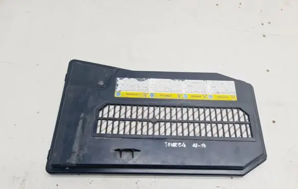 Volkswagen Touareg I Battery box tray cover/lid 7L0864643B