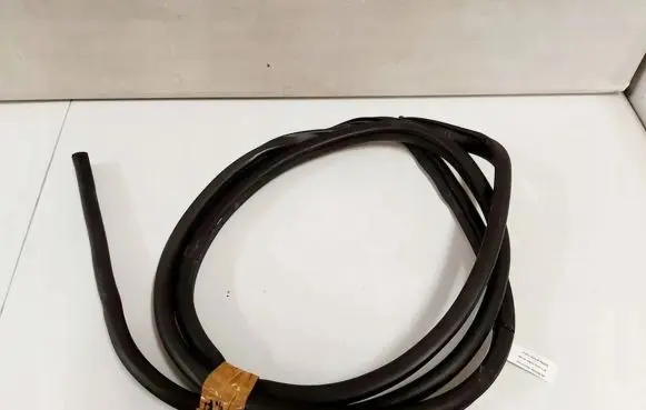 Nissan Qashqai Rubber seal front door (on door) 