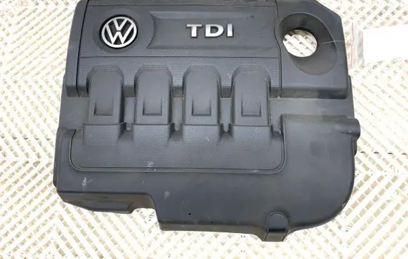 Volkswagen PASSAT B8 Engine cover (trim) 04L103925Q