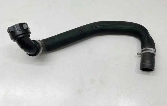Volvo V70 Engine coolant pipe/hose 31474863