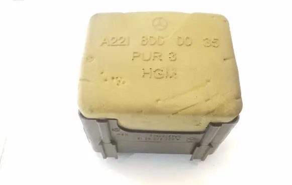 Mercedes-Benz E W212 Central locking vacuum pump A0008003348 A0008000018