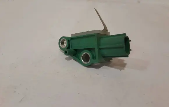 Volkswagen PASSAT B6 Airbag deployment crash/impact sensor 331324