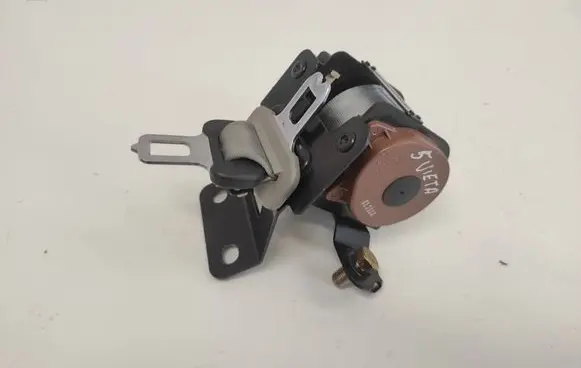 Middle seatbelt (rear)