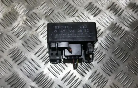Mercedes-Benz A W168 Glow plug pre-heat relay 0255452832 899075000