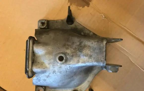 Audi A4 S4 B8 8K Engine mounting bracket 8K0399059