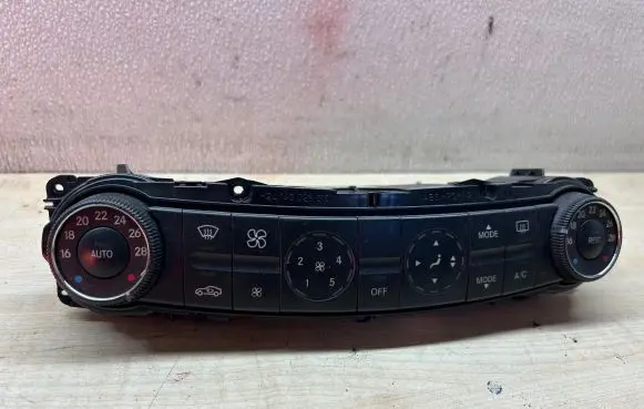 Mercedes-Benz CLS C219 Climate control unit 2118300490