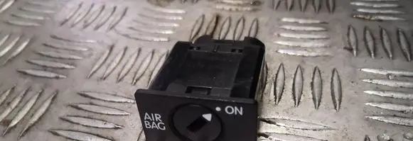 Passenger airbag on/off switch
