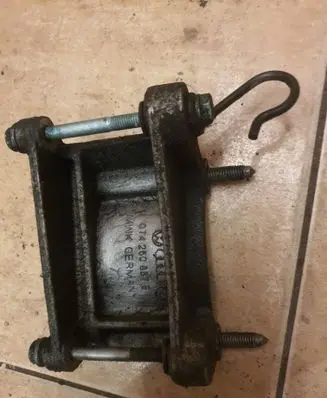 Volkswagen Multivan T4 A/C compressor mount bracket 074260887b