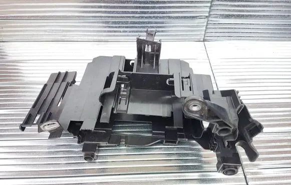 BMW 3 G20 G21 Engine control unit holder 8650888