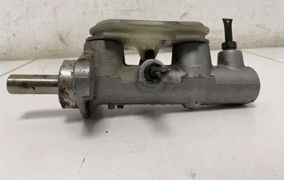 Master brake cylinder