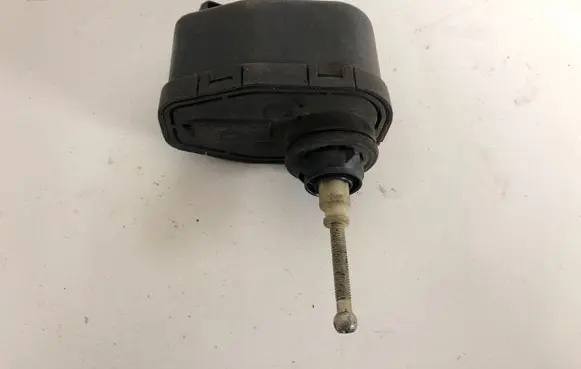 Audi A6 S6 C4 4A Headlight level adjustment motor 00437545