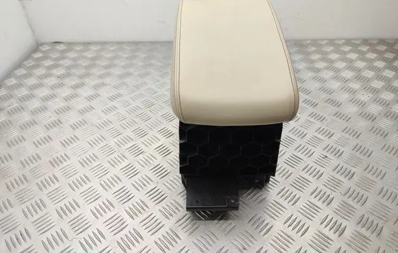 Volkswagen PASSAT B7 USA Armrest 561864089