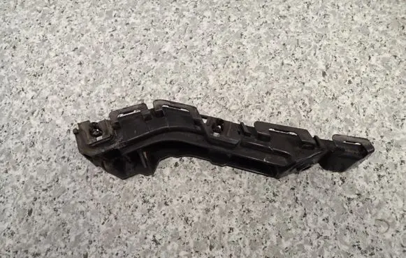 Front bumper mounting bracket