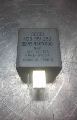 Volkswagen PASSAT B5.5 Other relay 4D0951253 899309000