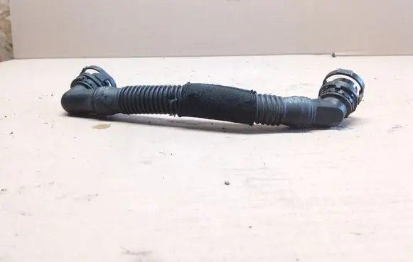 Audi A5 Sportback 8TA Breather hose/pipe 04L103493F