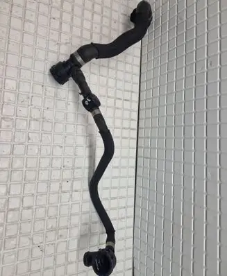 Engine coolant pipe/hose