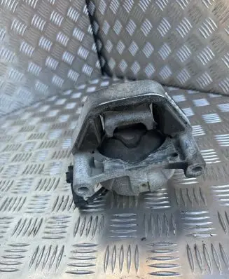 Engine mount bracket