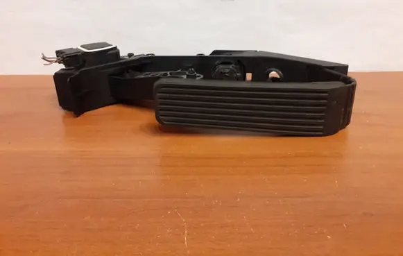 Mercedes-Benz CLK A209 C209 Accelerator throttle pedal 1293010382 A2033010001