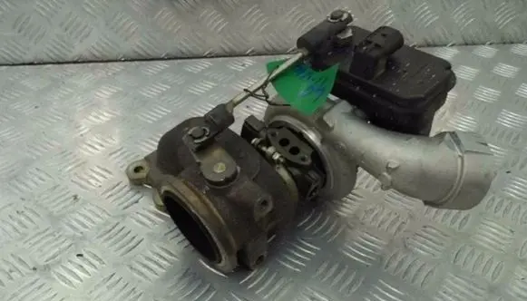 Volkswagen PASSAT B8 Turbo 04E145715A