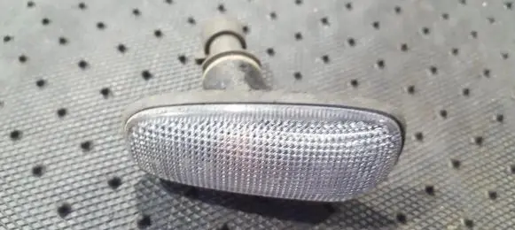 Front fender indicator light