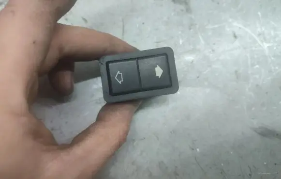 BMW 5 E39 Electric window control switch 8368974