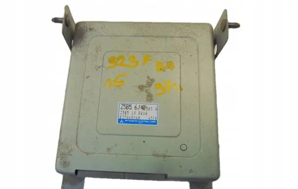 Mazda 323 F Engine control unit/module E2T86886M