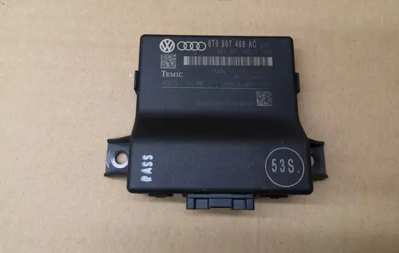 Audi A5 8T 8F Gateway control module 8T0907468