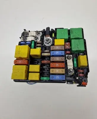 Peugeot 308 Fuse module 9804848580