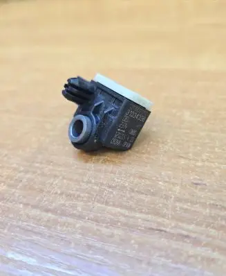 Volvo S60 Airbag deployment crash/impact sensor 31334336 C83HA 121015