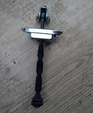 Nissan Juke II F16 Front door check strap stopper