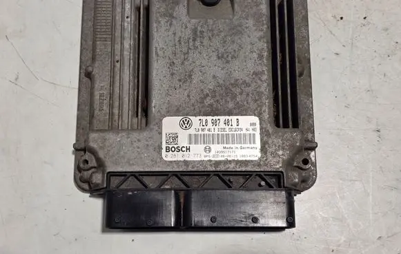 Volkswagen Touareg I Engine control unit/module 7L0907401B 0281012773