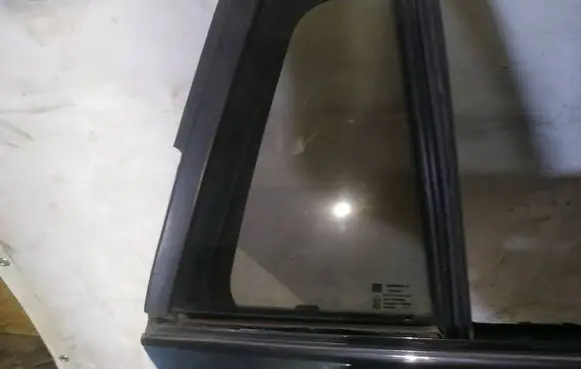 Opel Insignia A Rear vent window glass as2