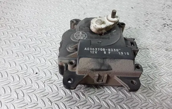 Toyota RAV 4 (XA20) Air flap motor/actuator 0637008330