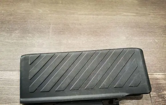 Skoda Octavia Mk3 (5E) Foot rest pad/dead pedal 5Q1864777 5Q1864777C