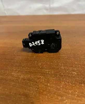 Audi A8 S8 D3 4E Intake manifold valve actuator/motor CZ1139300856 D2158
