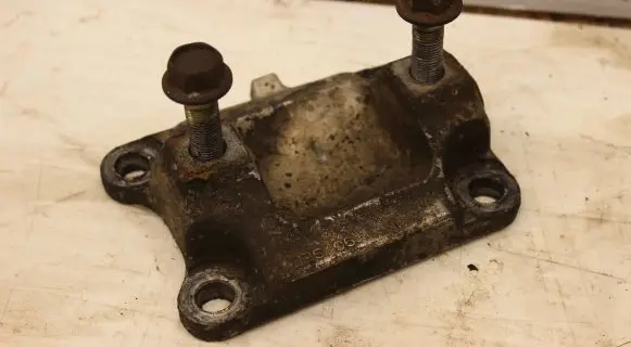Honda Accord Engine mounting bracket 90SEF