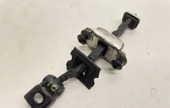 Skoda Octavia Mk2 (1Z) Front door check strap stopper 1Z0837249D