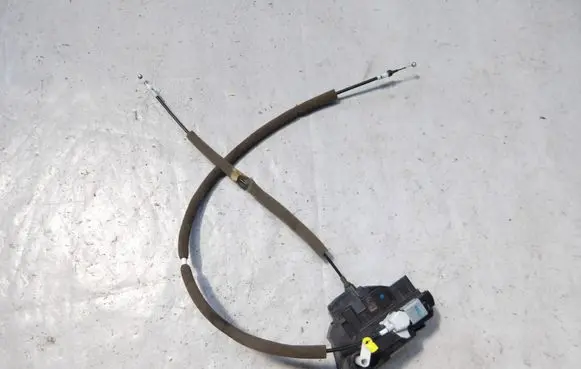 Nissan Qashqai Front door lock 