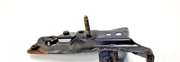 Audi A3 S3 8P Fender mounting bracket 8P0821135