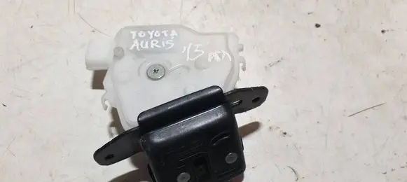 Loading door lock