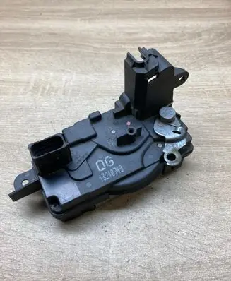 Opel Vectra C Front door lock 13210749