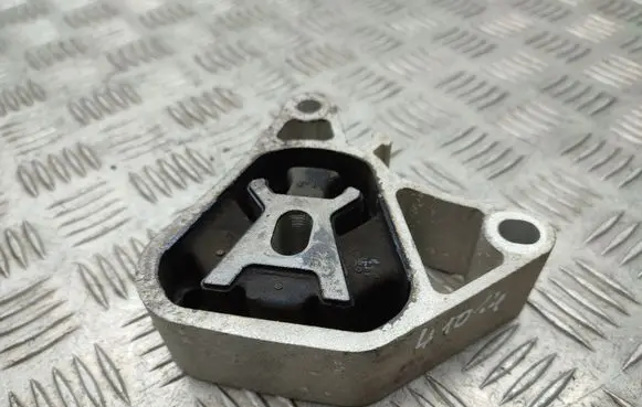 Mercedes-Benz A W176 Engine mount bracket