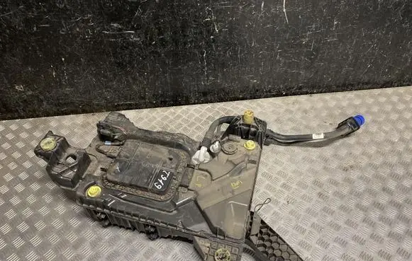 Opel Astra L AdBlue liquid reservoir P1002559