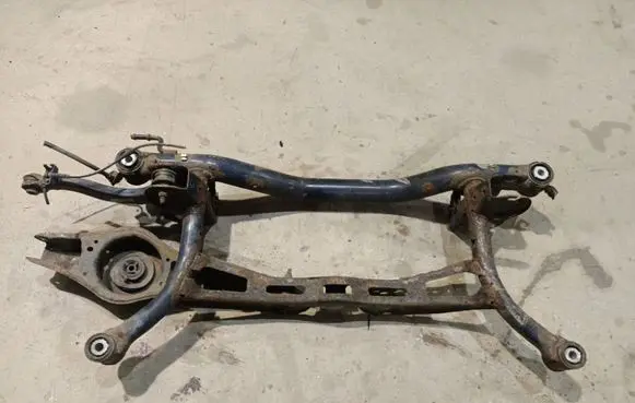 Volkswagen PASSAT B7 Rear subframe 