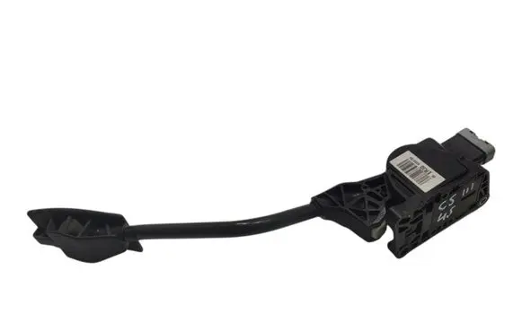 Accelerator throttle pedal
