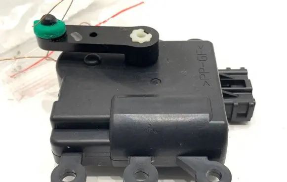 Mazda 3 II Air flap motor/actuator