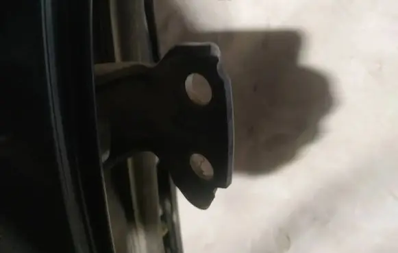 Mitsubishi Carisma Rear door lower hinge