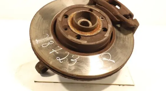 Nissan Note (E11) Front wheel hub spindle knuckle 