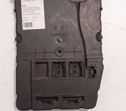 Renault Megane II Fuse module 8200780007 2160707 8200623826A